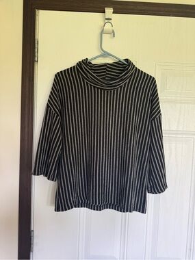 2 for $20 sale: W5 black gray cowl neck lightweight 3/4 sleeve sweater - M